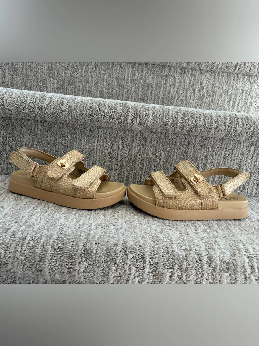 A New Day Girl’s Verity Platform gold Hardware Sandals. Size 2.
